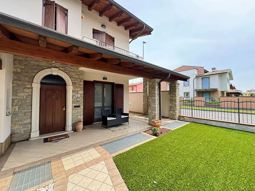 Immagine 1 di Casa bifamiliare in vendita  in Via UGO LA MALFA, 18 a Coccaglio
