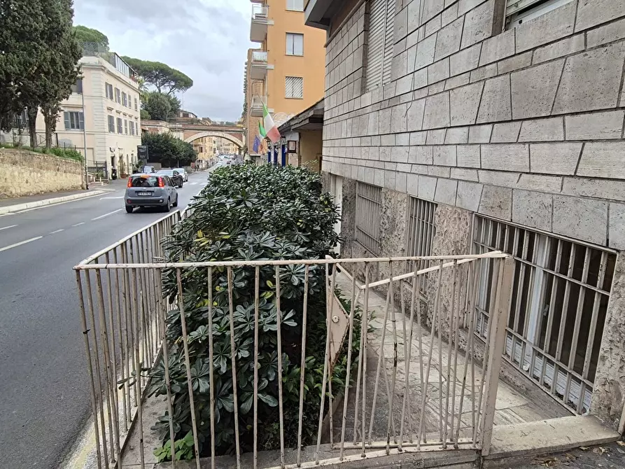 Immagine 28 di Magazzino in vendita  in Via aurelia, 125 a Roma