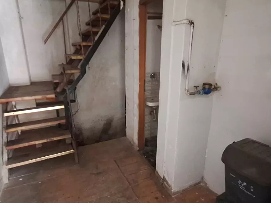 Immagine 7 di Negozio in affitto  in Corso Cavour, 169 a Messina