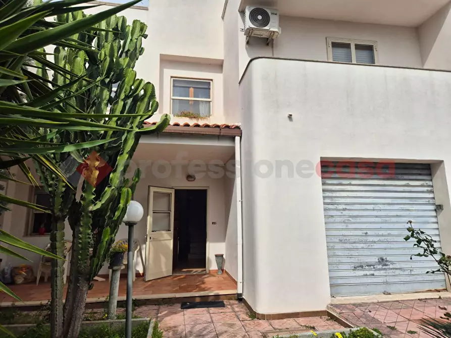 Immagine 40 di Villa in vendita  in Piazza DELLE ORCHIDEE, 18 a Brindisi