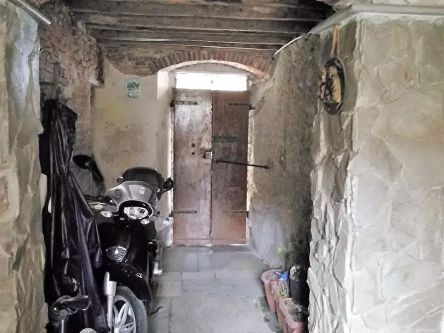 Immagine 17 di Appartamento in vendita  in Via Bassa Tambura a Massa