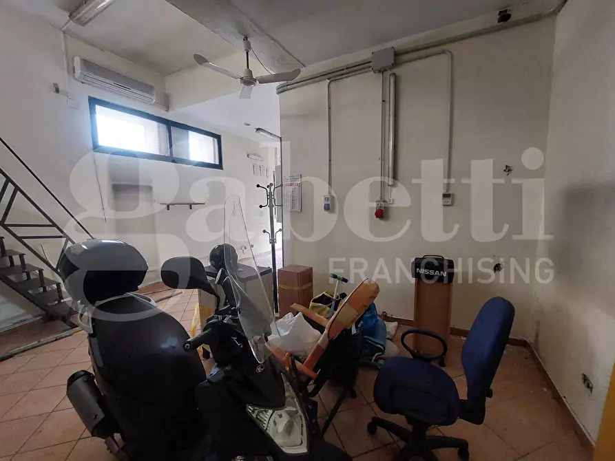 Immagine 6 di Negozio in vendita  in Via ANTONIO GENOVESI, 1 a Catanzaro