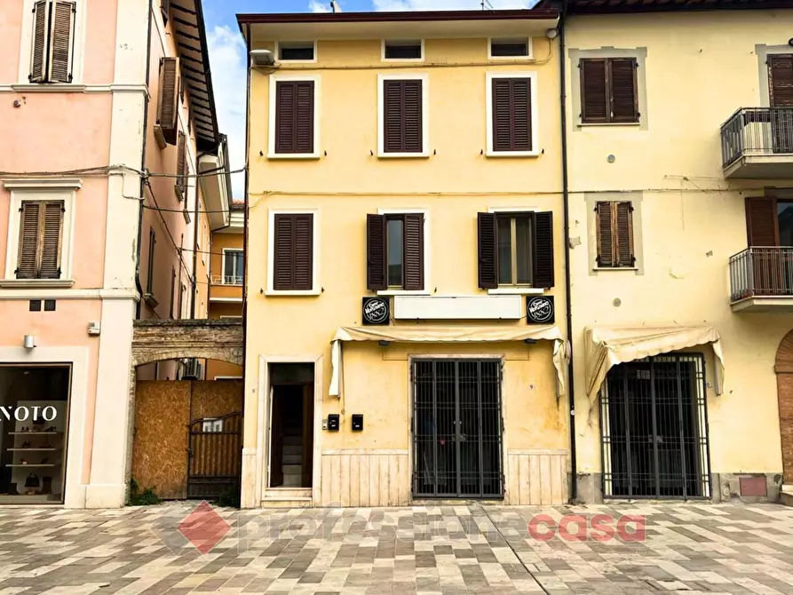 Immagine 6 di Negozio in vendita  in Piazza Giuseppe Mazzini a Bastia Umbra