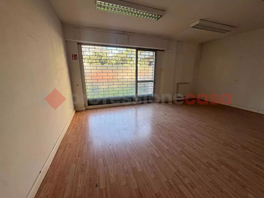 Immagine 8 di Negozio in affitto  in Via MARIO MOROSI, 24/26/28 a Firenze