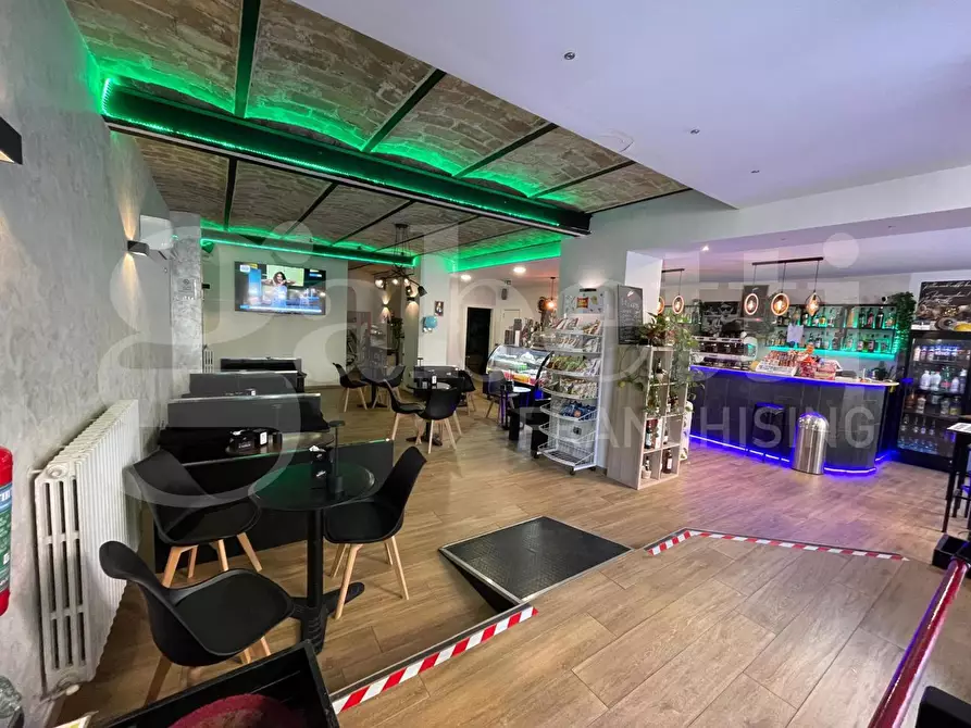 Immagine 2 di Negozio in vendita  in Via Acquaviva, 7 a Giulianova