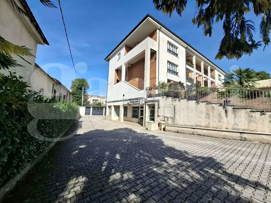 Immagine 3 di Negozio in affitto  in Via Zotone, 45 a Atina