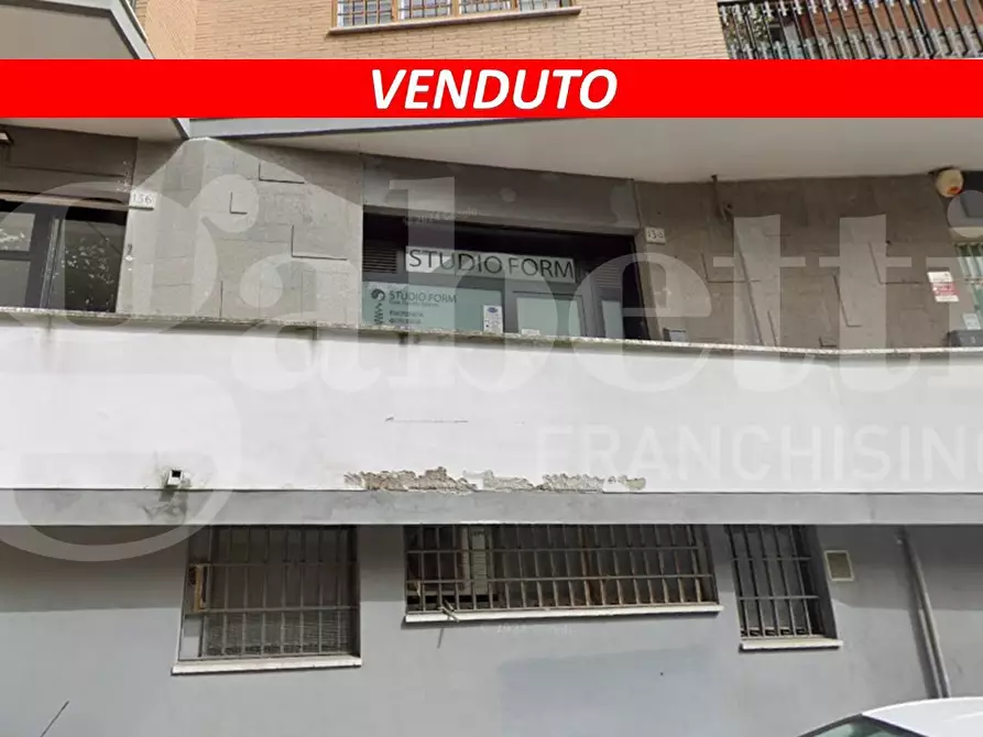 Immagine 1 di Negozio in vendita  in Via Antonio Serra a Roma