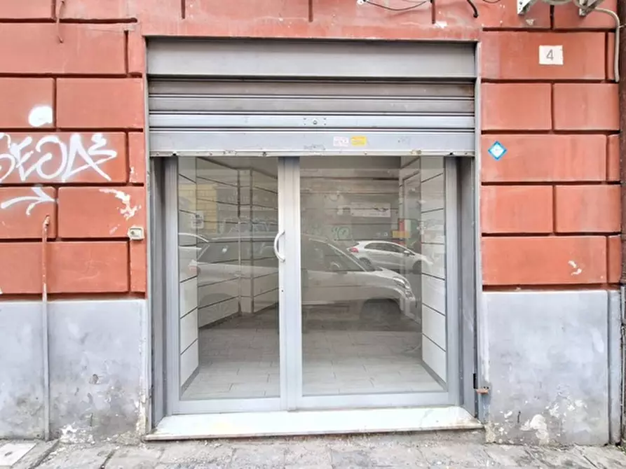 Immagine 1 di Negozio in affitto  in Via Domenico Cirillo a Napoli