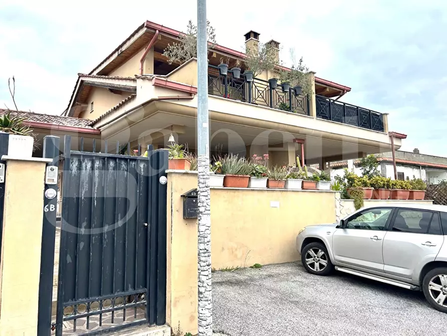 Immagine 2 di Casa bifamiliare in vendita  in Via delle viole, 6 a Pomezia