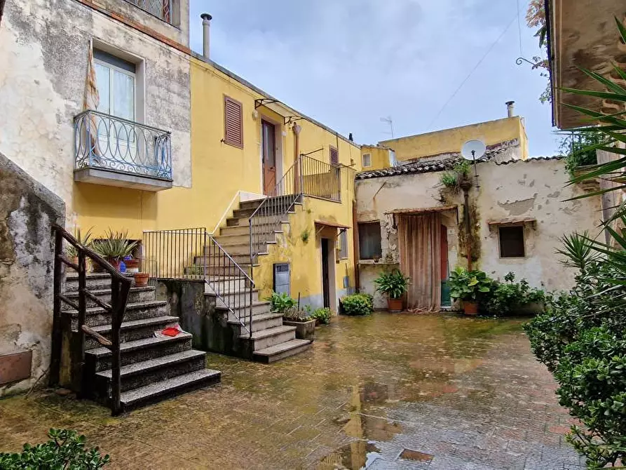 Immagine 1 di Appartamento in vendita  in Via Garibaldi, 28 a Ferla