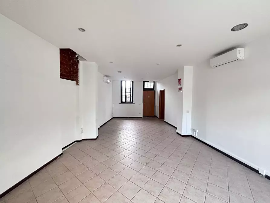 Immagine 7 di Negozio in vendita  in Via pavia, 25 a Abbiategrasso