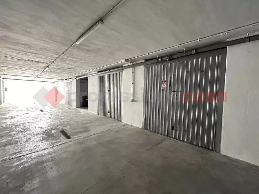 Immagine 2 di Box auto in vendita  in Via generale cadorna a Poggiardo