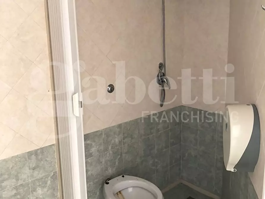 Immagine 9 di Negozio in vendita  in Via Fiume, 17 a Nardo'