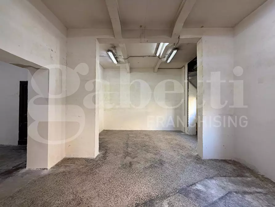 Immagine 18 di Negozio in vendita  in Via Caronda, 110 a Catania