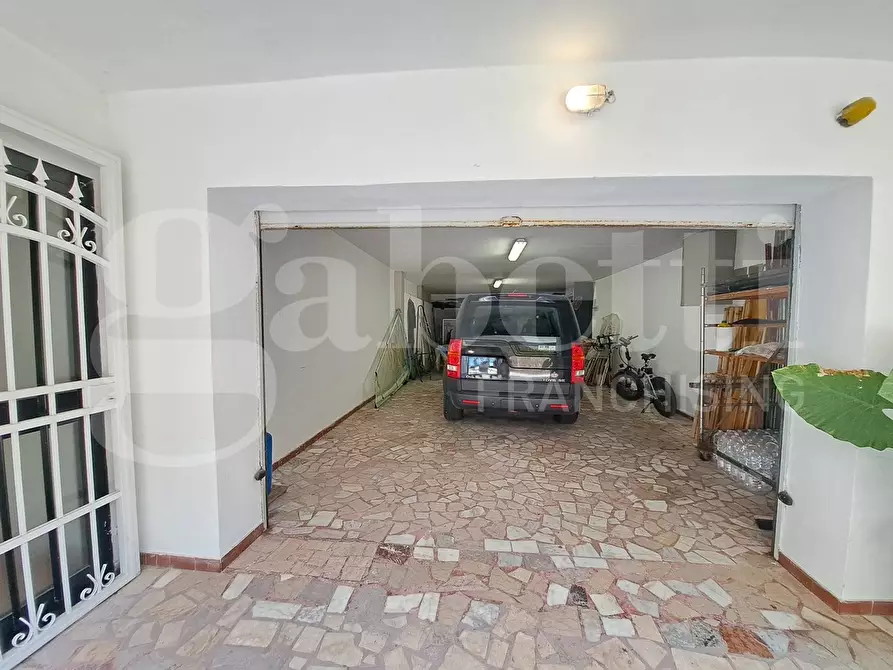 Immagine 48 di Villa in vendita  in Via dei cavalli marini VISTA MARE, 108 a Ardea