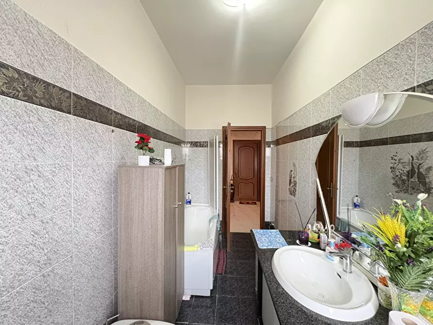 Immagine 10 di Appartamento in vendita  in Via Angelo Aliprandi, 12 a Roma