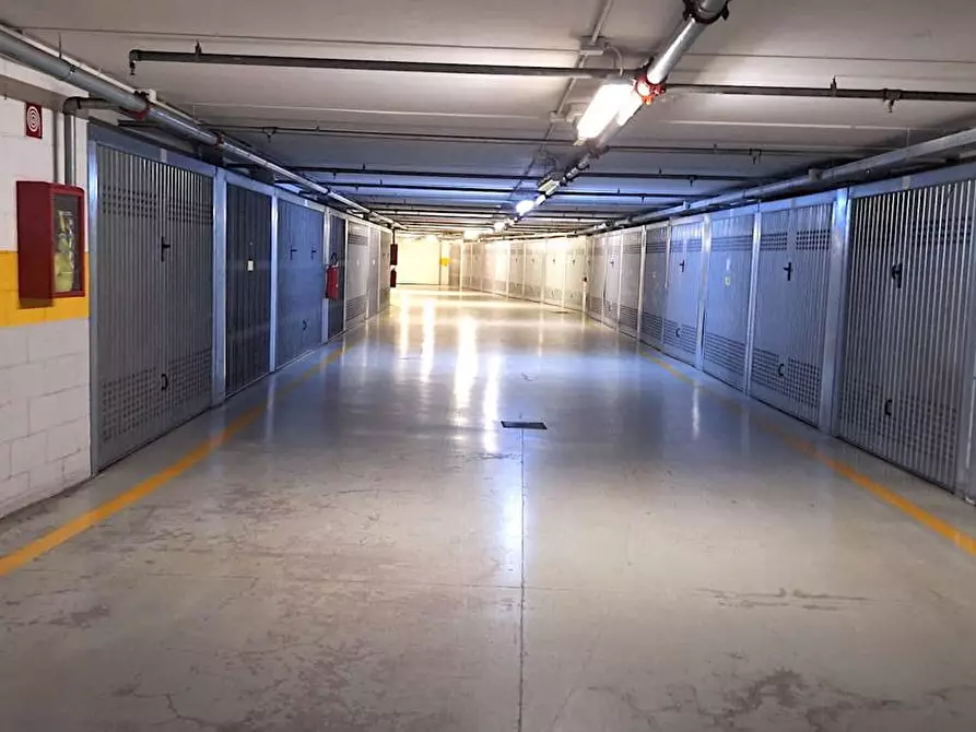 Immagine 6 di Box auto in affitto  in Viale Sabotino, 25 a Milano