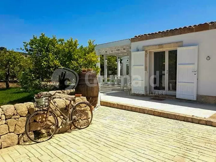 Immagine 2 di Bar / Ristorante in affitto  in Via SP19 a Noto