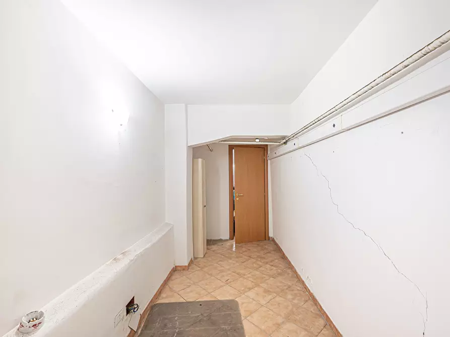 Immagine 13 di Negozio in vendita  in Via Valle Stura, 2 a Roma