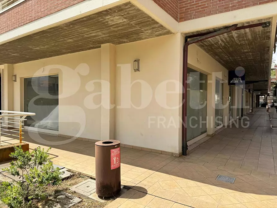 Immagine 9 di Negozio in vendita  in Via de Titta, 14 a Pineto