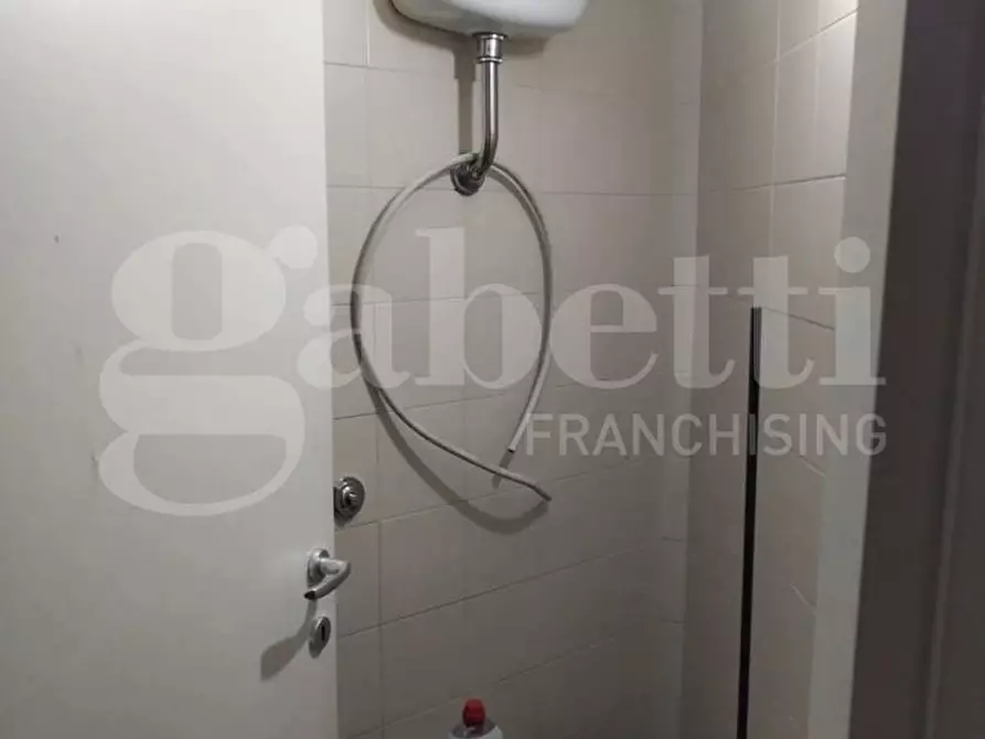 Immagine 5 di Negozio in affitto  in Via Martiri Atellani, 98 a Sant'arpino