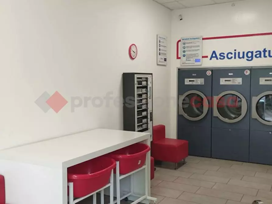 Immagine 9 di Negozio in vendita  in Via XXV APRILE, 1 a Binasco