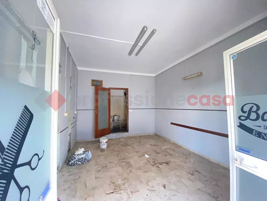 Immagine 6 di Negozio in affitto  in Via Trento, SNC a Mondragone