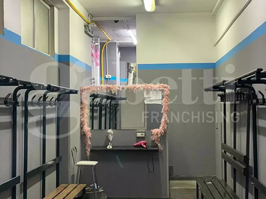 Immagine 13 di Attività commerciale in vendita  in Via A. Santillo, 10 a Orta Di Atella