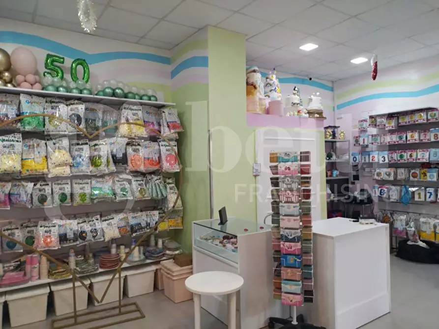 Immagine 8 di Negozio in affitto  in Via Martiri Atellani, 98 a Sant'arpino