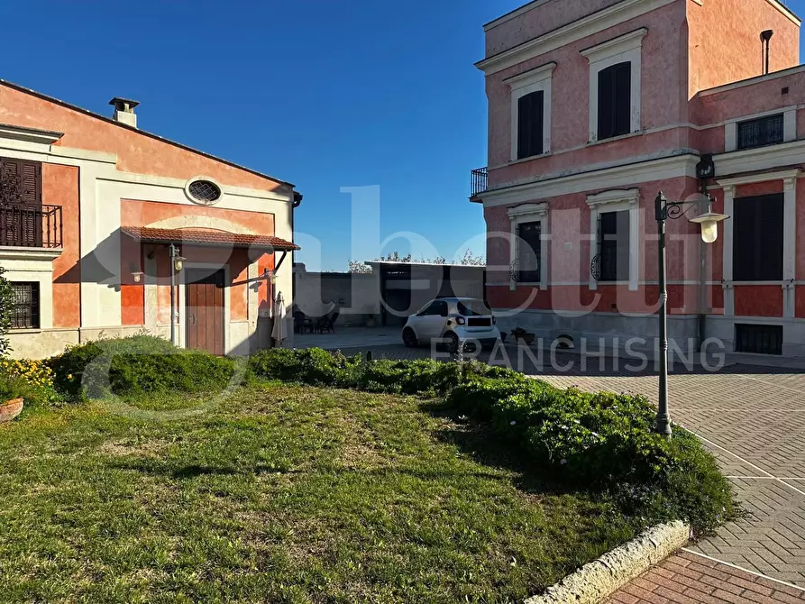 Immagine 4 di Villa in vendita  in Via Carrara Lama Di Macina a Bisceglie