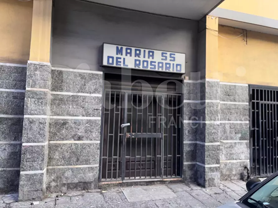Immagine 4 di Negozio in vendita  in Via Calata Capodichino a Napoli