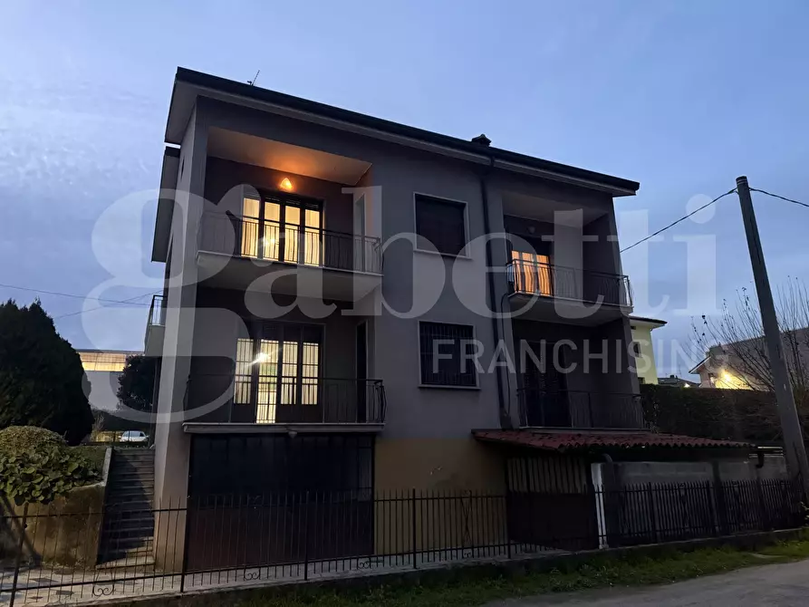 Immagine 1 di Casa indipendente in vendita  in Via Verdi, snc a Lambrugo