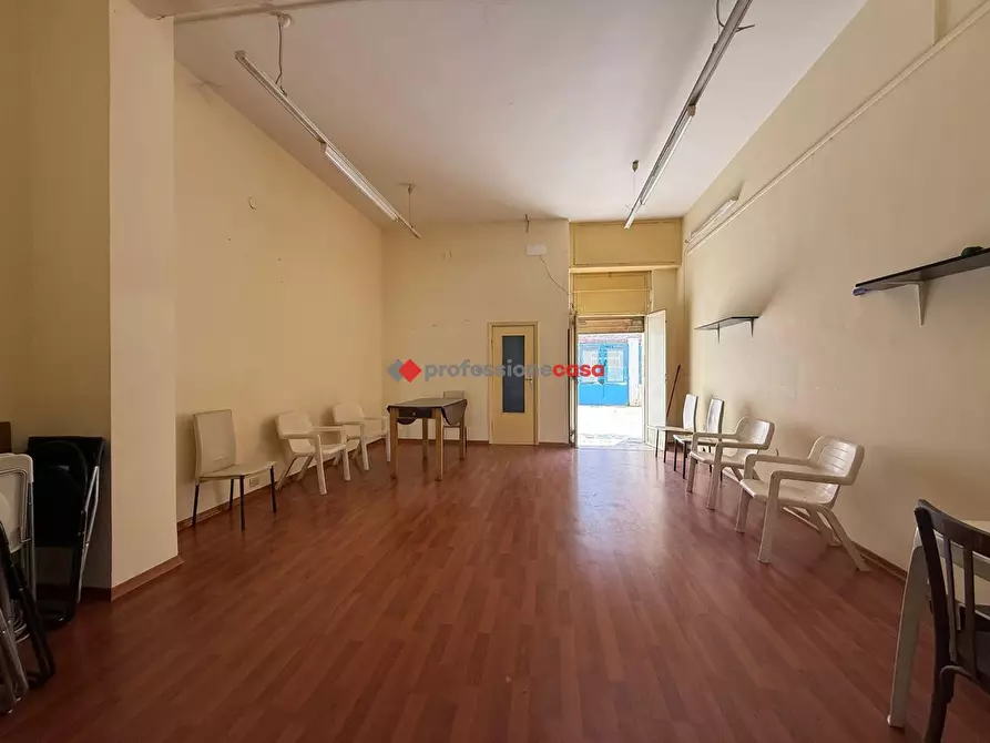 Immagine 5 di Negozio in vendita  in Via Vittime Civili, 9 a Foggia