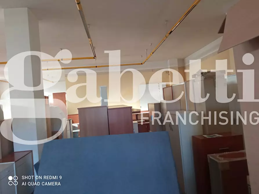 Immagine 5 di Negozio in vendita  in Via Pisacane, 26 a Benevento