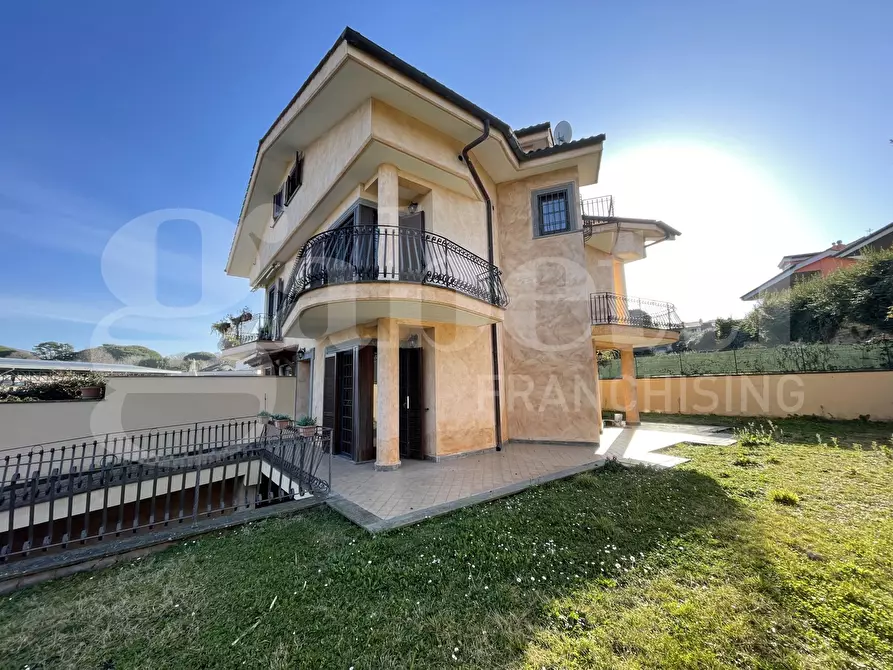 Immagine 3 di Casa bifamiliare in vendita  in Via dei Ciclamini, 25 a Rocca Di Papa