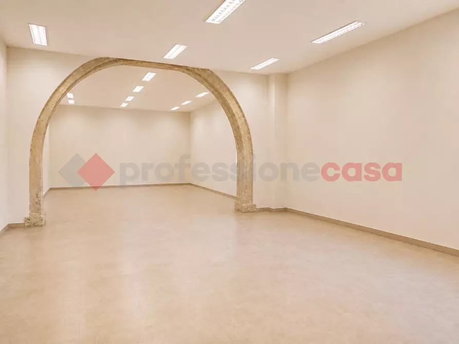 Immagine 12 di Attività commerciale in vendita  in Via vittorio veneto, 16 a Siracusa