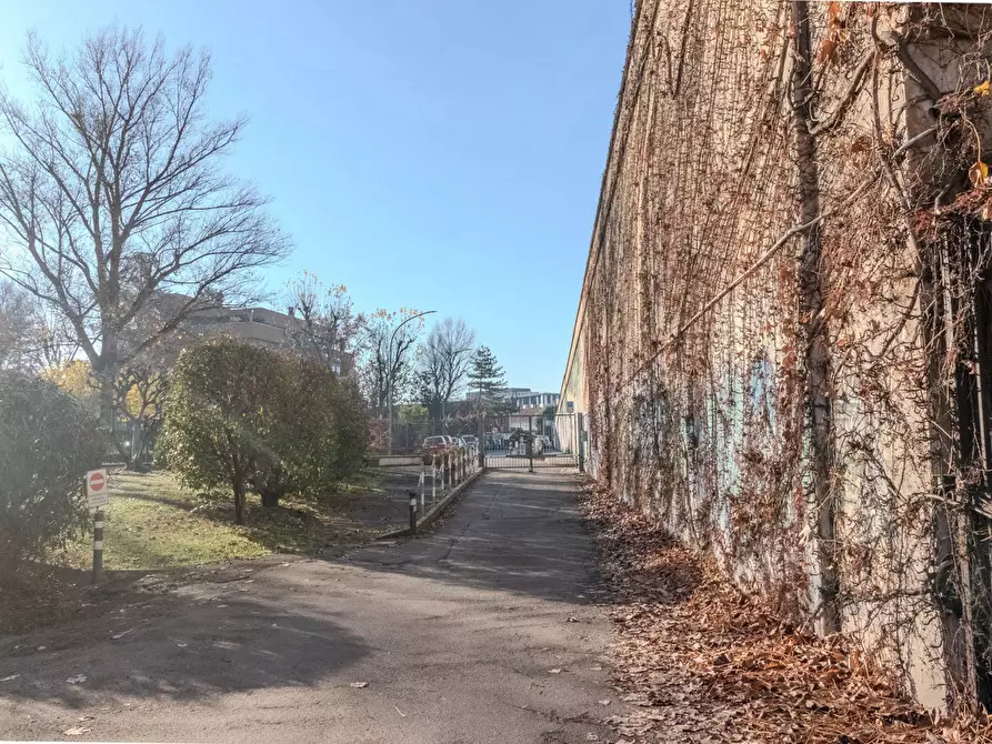 Immagine 17 di Box auto in vendita  in Via San Donato, 46 a Bologna