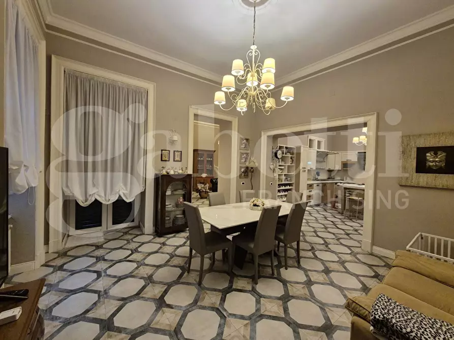 Immagine 16 di Palazzo in vendita  in Via Vesuvio a Torre Annunziata