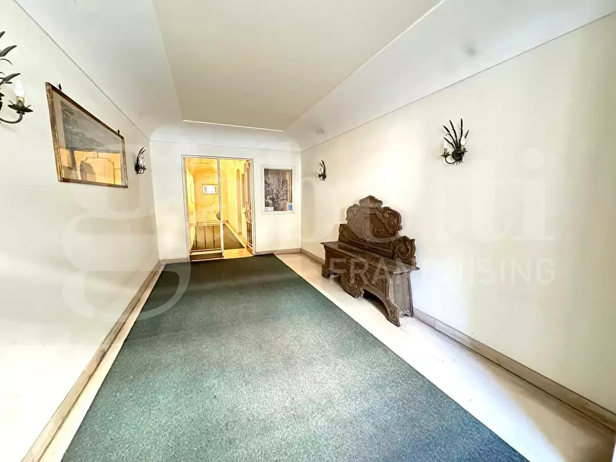 Immagine 25 di Appartamento in vendita  in Via Bolsena a Roma