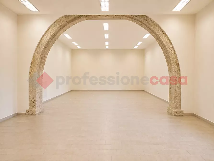 Immagine 3 di Attività commerciale in vendita  in Via vittorio veneto, 16 a Siracusa