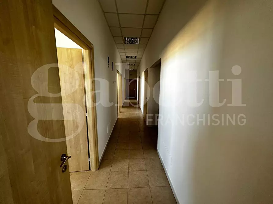 Immagine 9 di Ufficio in vendita  in Via Dei Calafati, 7 a Molfetta
