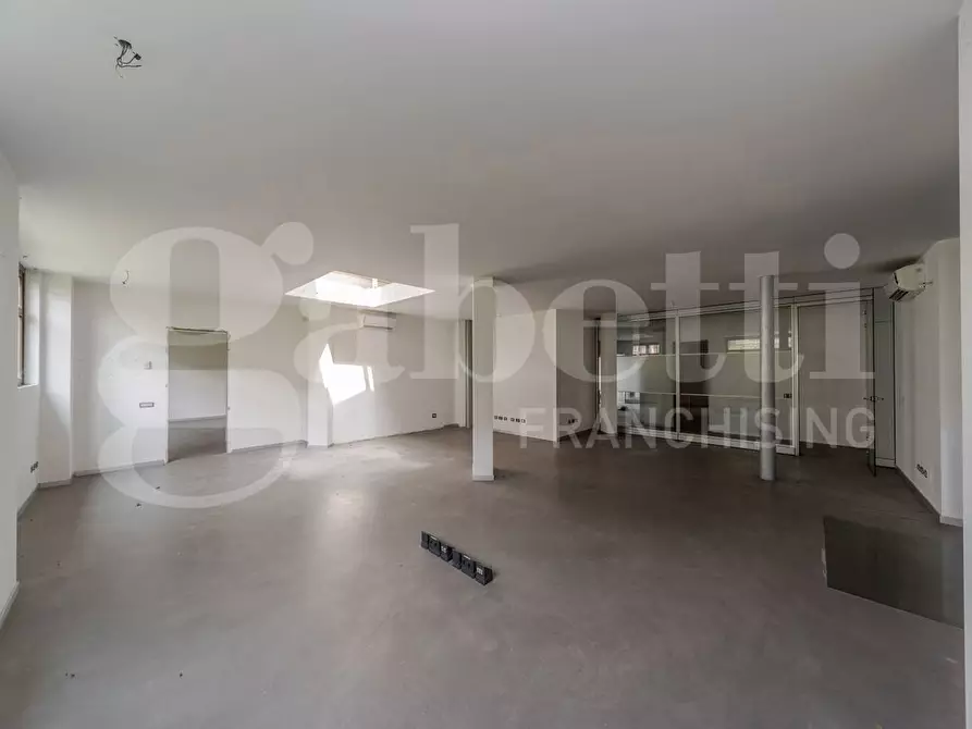 Immagine 32 di Ufficio in vendita  in Via Vezzani, 3 a Bernareggio