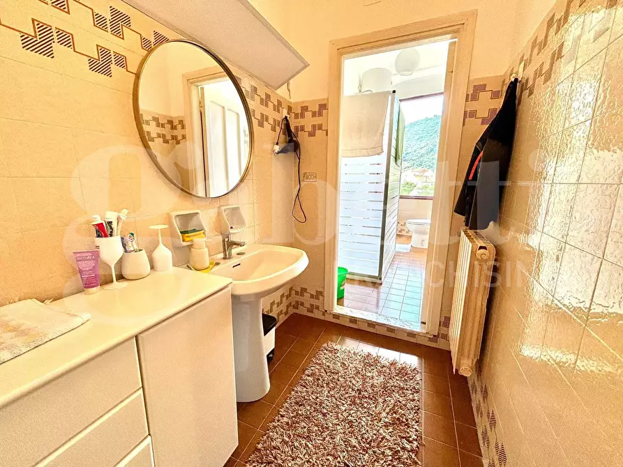 Immagine 22 di Appartamento in vendita  in Via Calvisio a Finale Ligure