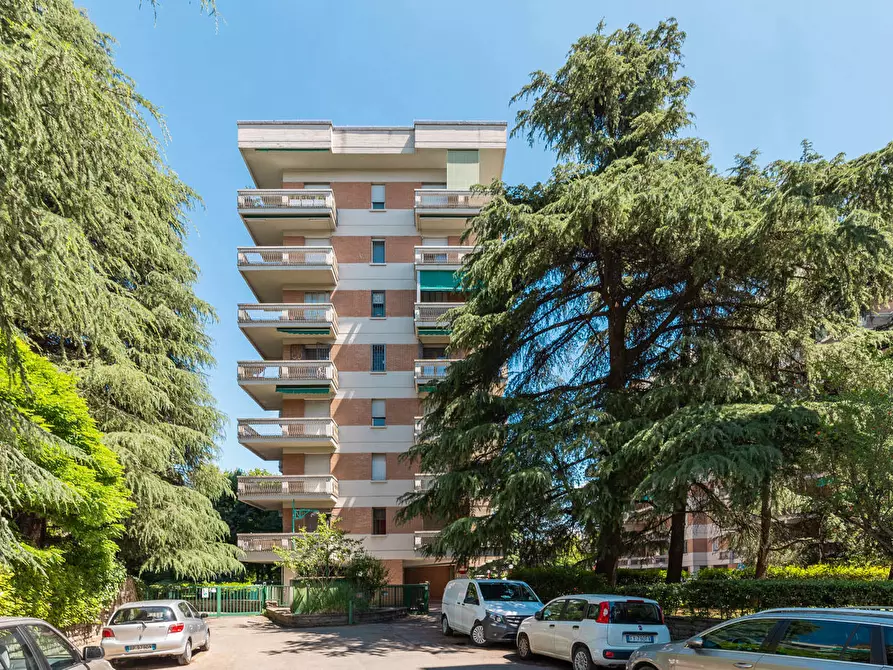 Immagine 1 di Appartamento in vendita  in Viale Roma, 13 a Bologna