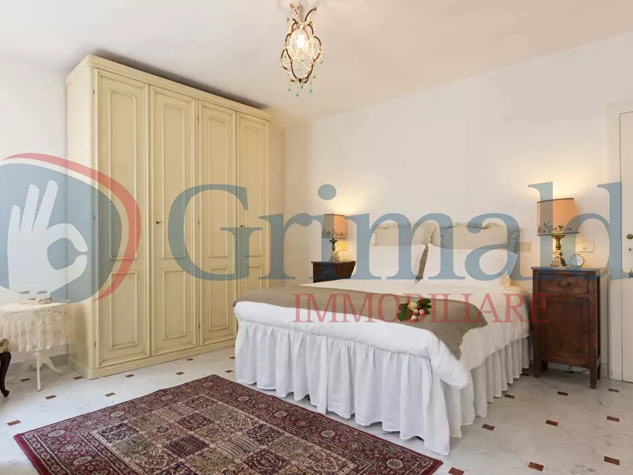 Immagine 12 di Palazzo in vendita  in Via BEATRICE a Massa