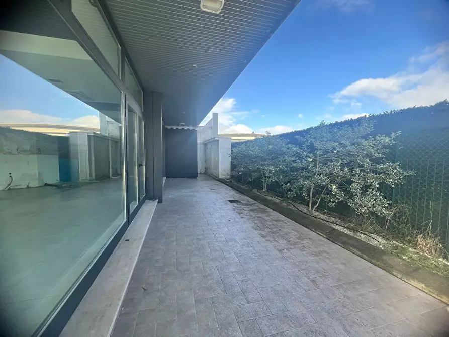 Immagine 20 di Negozio in affitto  in Via Einaudi a Perugia