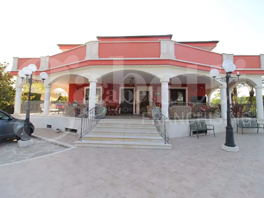 Immagine 5 di Villa in vendita  in Via Martiri di Palermo a Trani