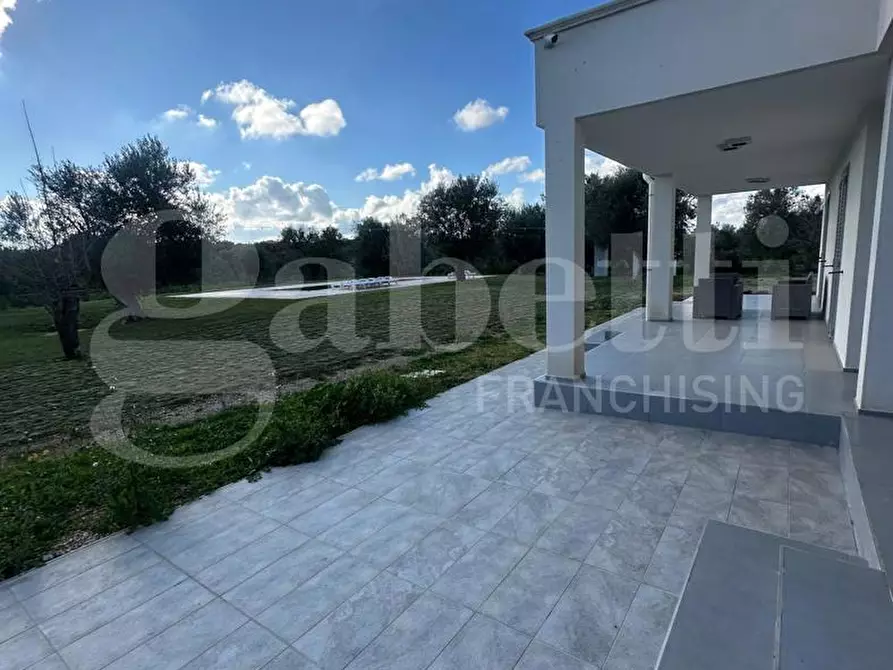 Immagine 24 di Villa in vendita  in Contrada Monticello a Carovigno