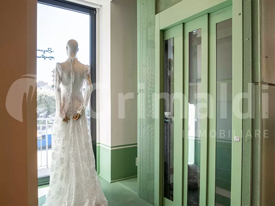 Immagine 28 di Negozio in vendita  in Piazza Annunziata, 12 a Marigliano