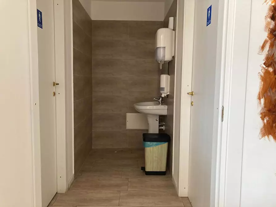 Immagine 42 di Bar / Ristorante in vendita  in Viale dellâerica a Cellole